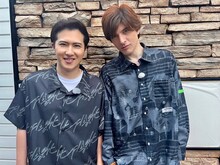 左から尾上松也、城田優。