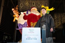 ねぶたさんたと中村獅童（右）。