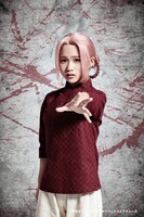 澤田理央扮するメイ。