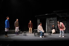 iakuの新作「モモンバのくくり罠」開幕、横山拓也「客席から一緒に参加するような体験を」