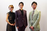 左から唯城ありす、翼和希、戸部和久。