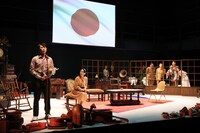 KAAT×東京デスロック×第12言語演劇スタジオ「外地の三人姉妹」より。（撮影：宮川舞子）