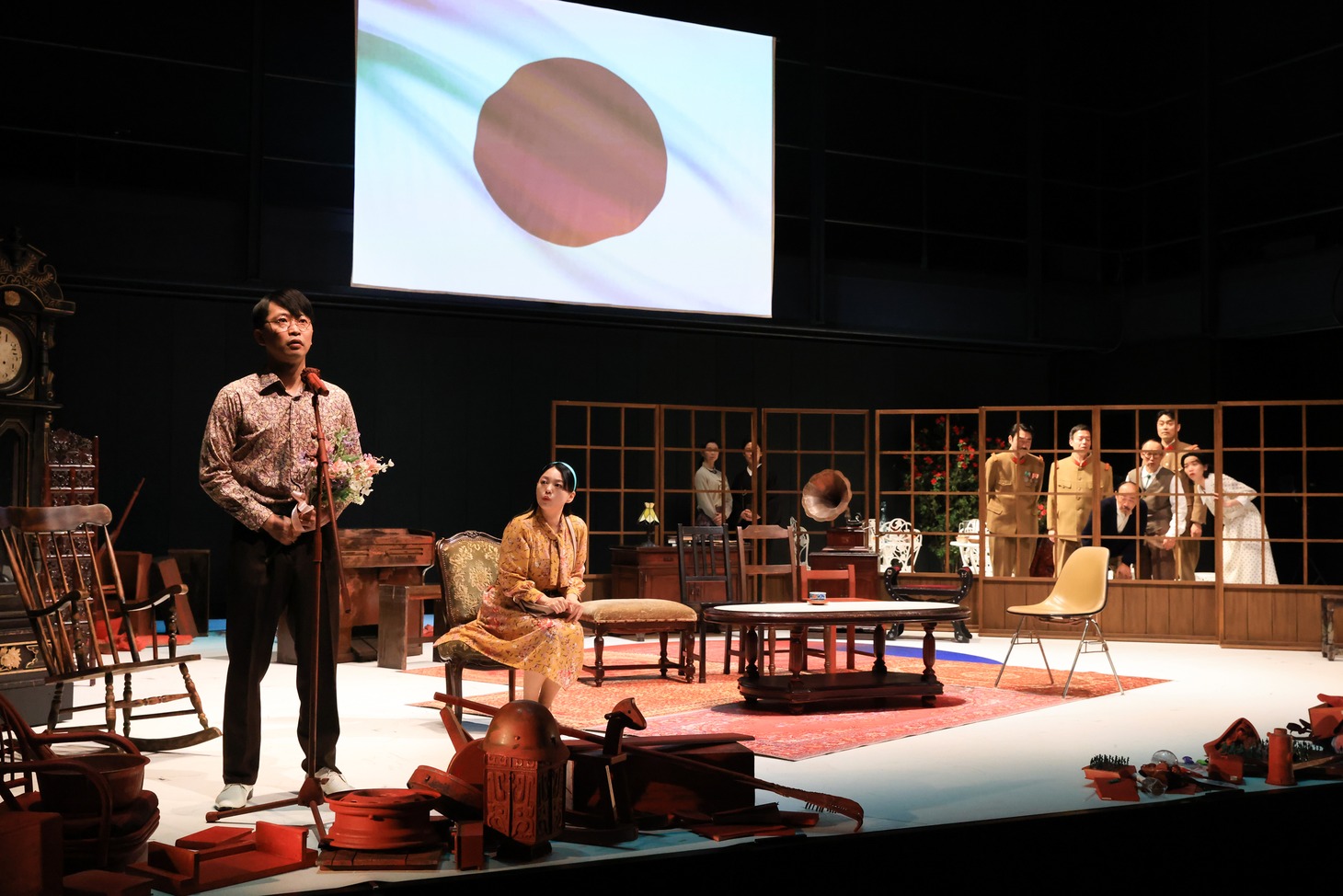 KAAT×東京デスロック×第12言語演劇スタジオ「外地の三人姉妹」より。（撮影：宮川舞子）