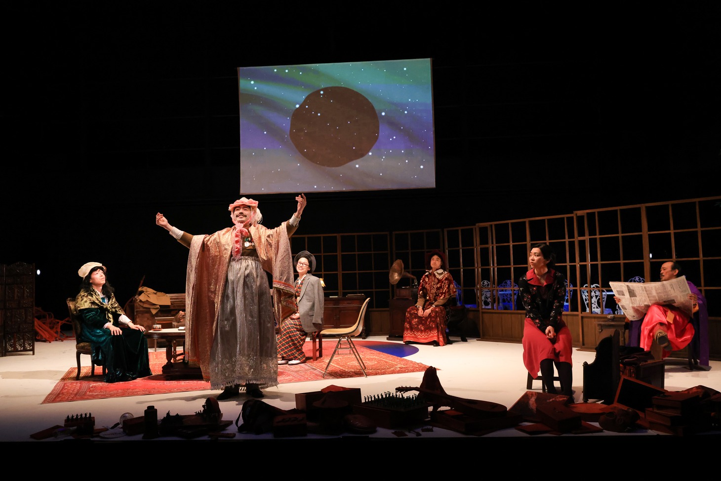 KAAT×東京デスロック×第12言語演劇スタジオ「外地の三人姉妹」より。（撮影：宮川舞子）