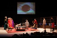 KAAT×東京デスロック×第12言語演劇スタジオ「外地の三人姉妹」より。（撮影：宮川舞子）