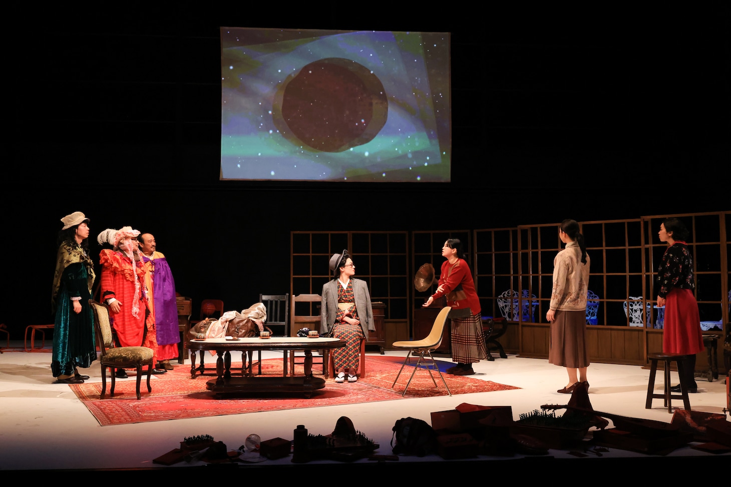 KAAT×東京デスロック×第12言語演劇スタジオ「外地の三人姉妹」より。（撮影：宮川舞子）