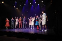 柿喰う客 PARTY TIME「骨はダラスに埋めてくれ」より。（撮影：サギサカユウマ）