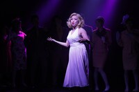 柿喰う客 PARTY TIME「骨はダラスに埋めてくれ」より。（撮影：サギサカユウマ）