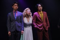 柿喰う客 PARTY TIME「骨はダラスに埋めてくれ」より。（撮影：サギサカユウマ）