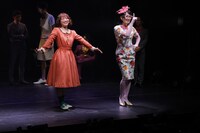 柿喰う客 PARTY TIME「骨はダラスに埋めてくれ」より。（撮影：サギサカユウマ）