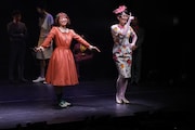 柿喰う客 PARTY TIME「骨はダラスに埋めてくれ」より。(撮影:サギサカユウマ)