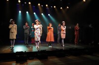 柿喰う客 PARTY TIME「骨はダラスに埋めてくれ」より。（撮影：サギサカユウマ）