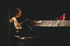 “前向きな虚無感”漂う、ブルーエゴナクの新作「波間」幕開け