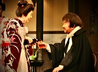 「放浪記」2009年帝国劇場公演より、森光子（左）と丸山博一（右）。