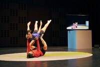 Choi x Kang Project「A Complementary Set_Disappearing with an Impact」より。（Photo by Sugawara Kota）