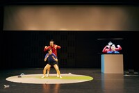 Choi x Kang Project「A Complementary Set_Disappearing with an Impact」より。（Photo by Sugawara Kota）