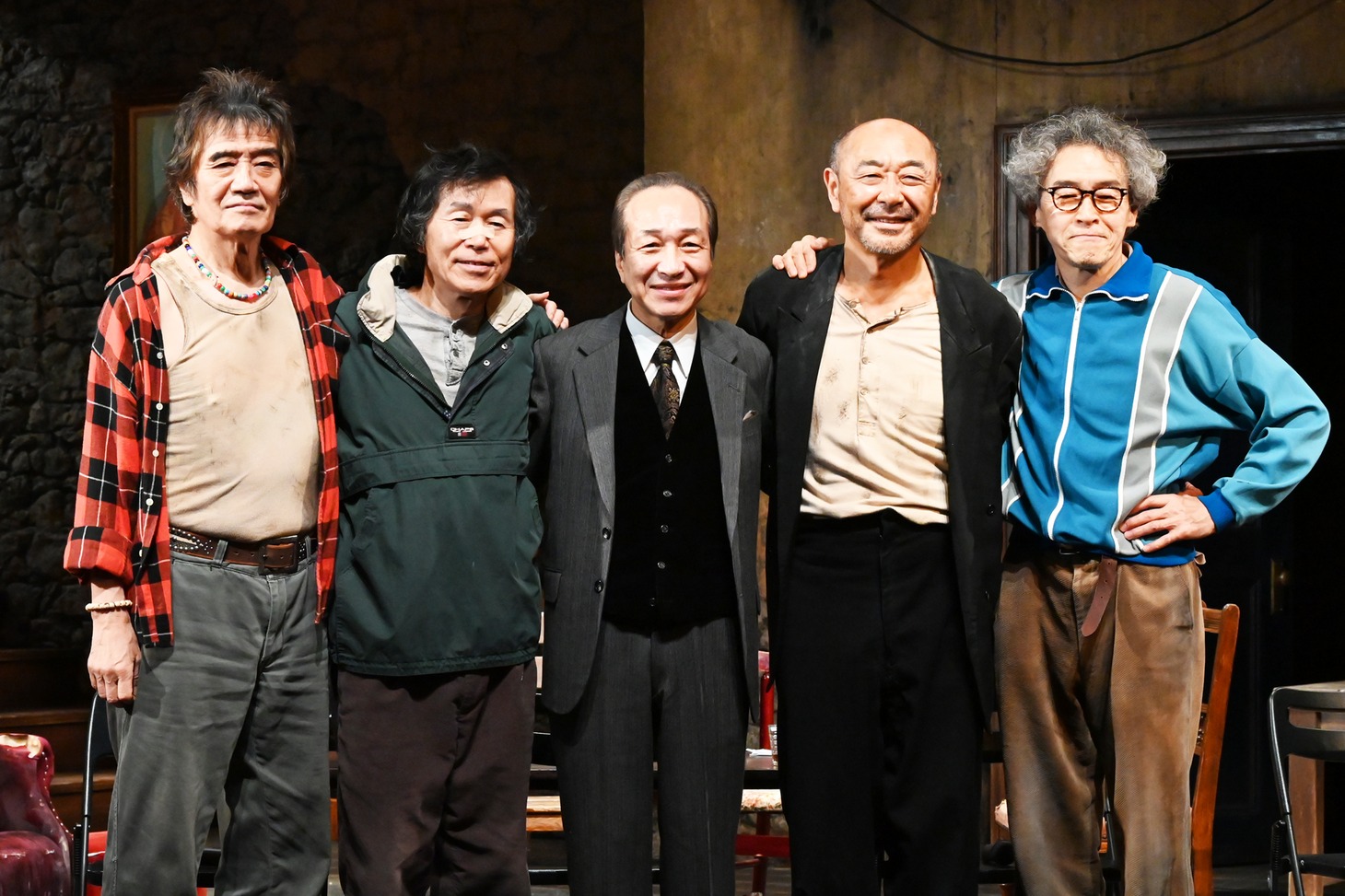 左から大谷亮介、平田満、小日向文世、高橋克実、浅野和之。