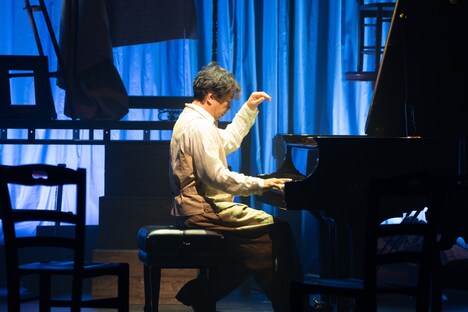 舞台「ある都市の死」より。（撮影：岩村美佳）