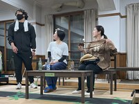 ニットキャップシアター 第44回公演「よりそう人」稽古の様子。