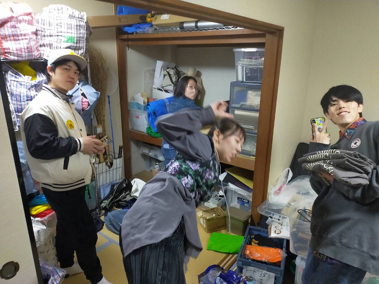 壱劇屋の事務所兼倉庫の様子。