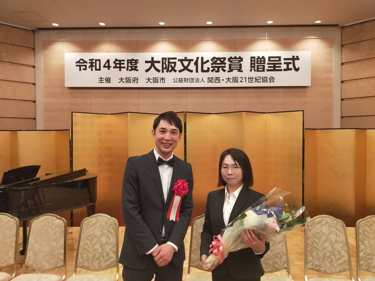 2023年3月、長年の活動が評価され、大阪文化祭賞奨励賞を受賞したときの様子。