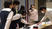 「ハイスクール演劇公演」ワークショップの様子。