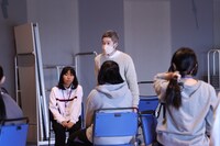 「ハイスクール演劇公演」ワークショップの様子。