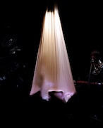 シアタートラム・ネクストジェネレーション vol.15 -フィジカル- room.Onaya Rion「Pupa」より。(撮影:大洞博靖)