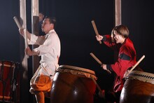 流山児★事務所「夢・桃中軒牛右衛門の」より、荒尾太鼓。（撮影：横田敦史）