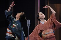 流山児★事務所「夢・桃中軒牛右衛門の」より。（撮影：横田敦史）