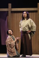 流山児★事務所「夢・桃中軒牛右衛門の」より。（撮影：横田敦史）