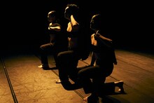 ［ダンスクロス］中川絢音＜水中めがね∞＞「にほンダてだッテ」より。（Photo: Sugawara Kota）