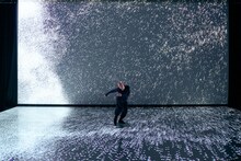 梅田宏明「assimilating」 / Somatic Field Project「Moving State 1」より。（Photo by Sugawara Kota）