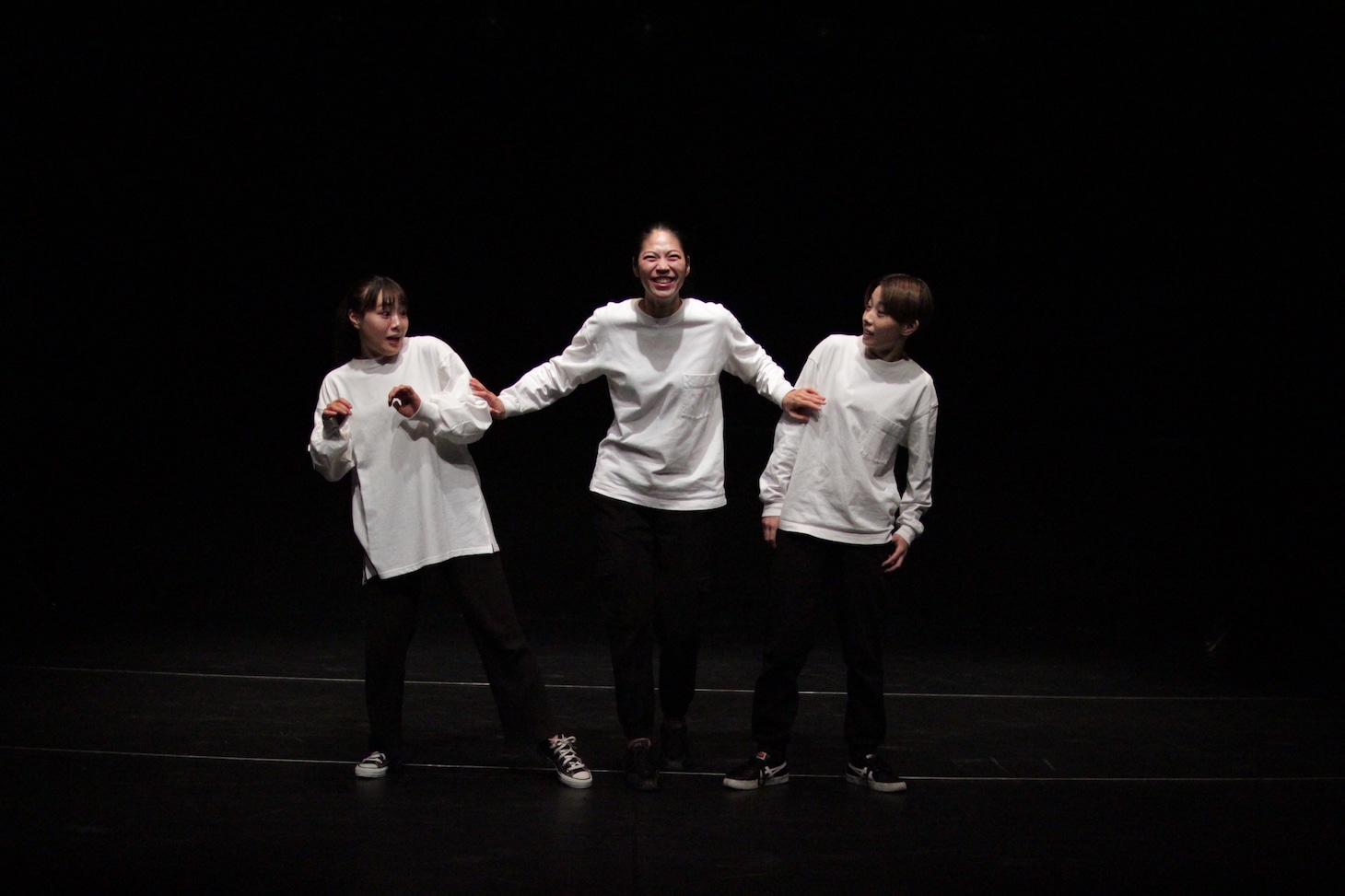 柿喰う客 新作本公演2023「肉食獣」より。