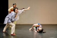 涌田悠「ヤッホー、跳べば着く星」（short ver.）より。（撮影：中島広隆）