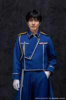 和田琢磨演じるロイ・マスタング。