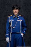 和田琢磨扮するロイ・マスタング。