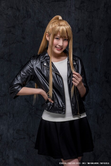 岡部麟(AKB48)扮するウィンリィ・ロックベル。
