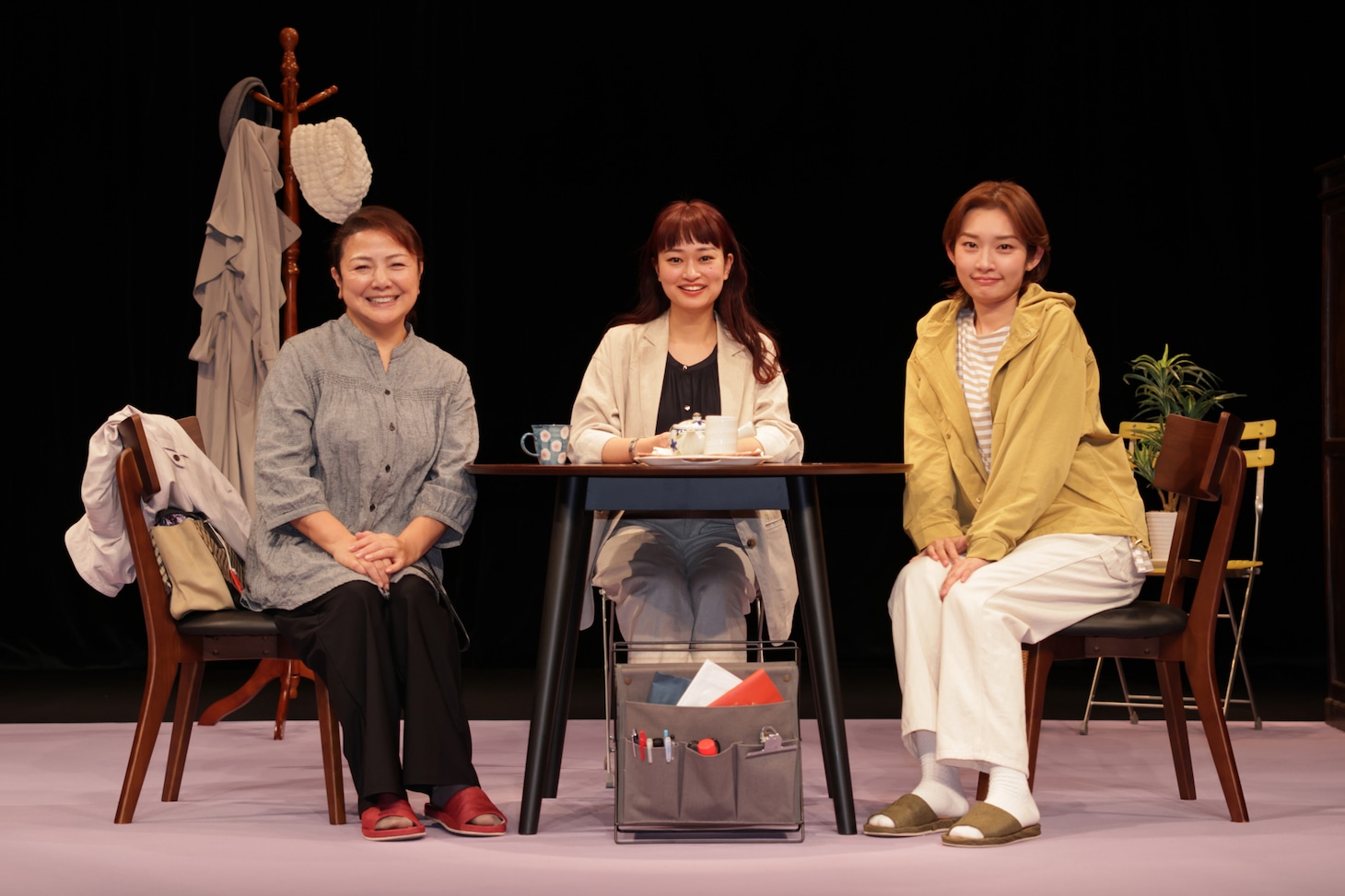 左から原日出子、畑中咲菜、平松美紅。（撮影：面高真琴）