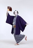 「壽 初春大歌舞伎」昼の部「江戸みやげ『狐狸狐狸ばなし』」より、松本幸四郎扮する手拭い屋伊之助。