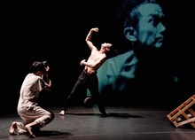 鈴木ユキオプロジェクト「刻の花」より。（Photo by Hiroyasu Daido）