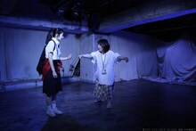 果てとチーク 第7回本公演「グーグス・ダーダ」より。（撮影：木村恵美子）