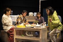 屋根裏ハイツ 第8階 演劇公演「すみつくす」より。（撮影：本藤太郎）