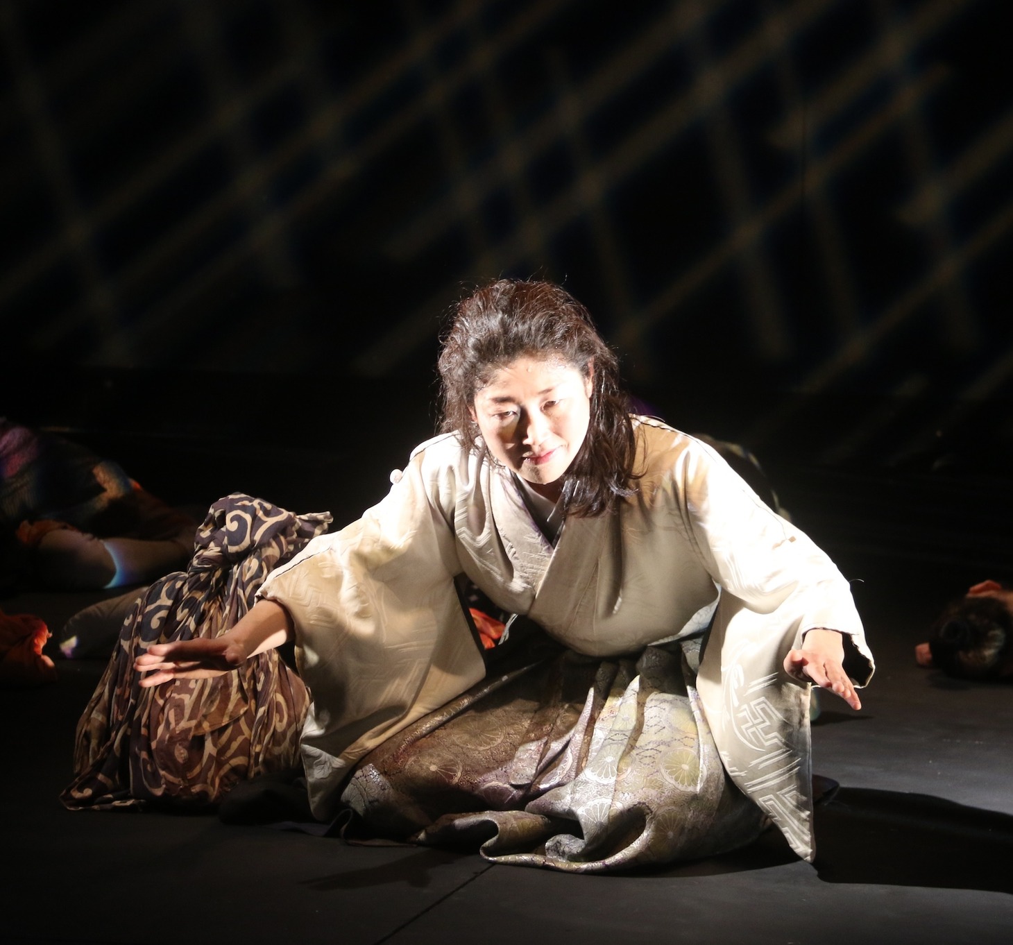 劇団SCOT「トロイアの女」より。