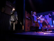 “汗とよだれまみれの”劇団不労社「MUMBLE -モグモグ・モゴモゴ-」開幕