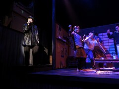 “汗とよだれまみれの”劇団不労社「MUMBLE -モグモグ・モゴモゴ-」開幕