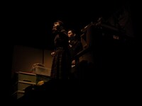 劇団不労社 ロームシアター京都×京都芸術センター U35 創造支援プログラム“KIPPU”「MUMBLE -モグモグ・モゴモゴ-」より。（撮影：宇治田峻）