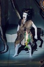 大駱駝艦「やちゃぼう うたうなぐ」より。