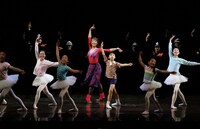 ミュージカル「ビリー・エリオット ～リトル・ダンサー～」2020年公演より。（撮影：田中亜紀）