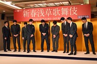 自分の立ち位置を確認する登壇者。